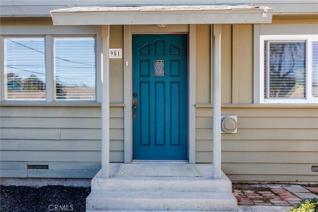 Property Photo:  1951 Fearn Avenue  CA 93402 