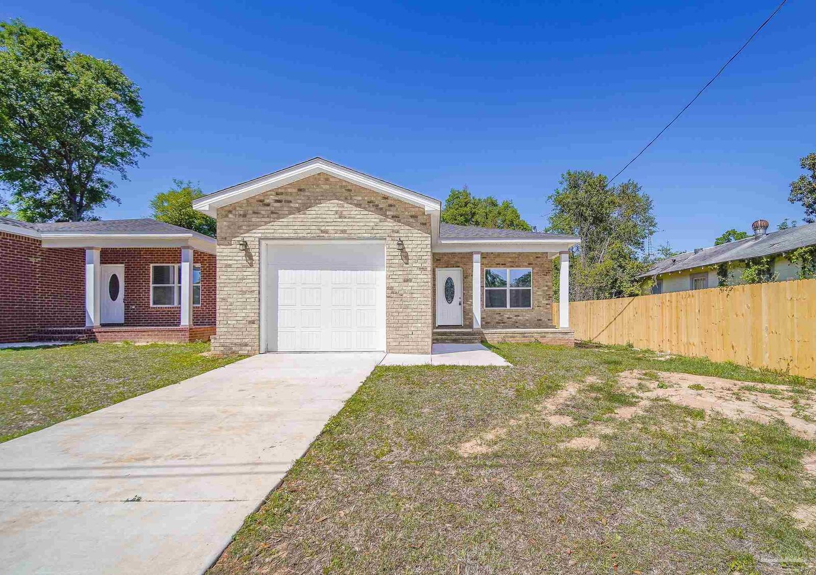 Property Photo:  2312 W Lakeview Ave  FL 32505 