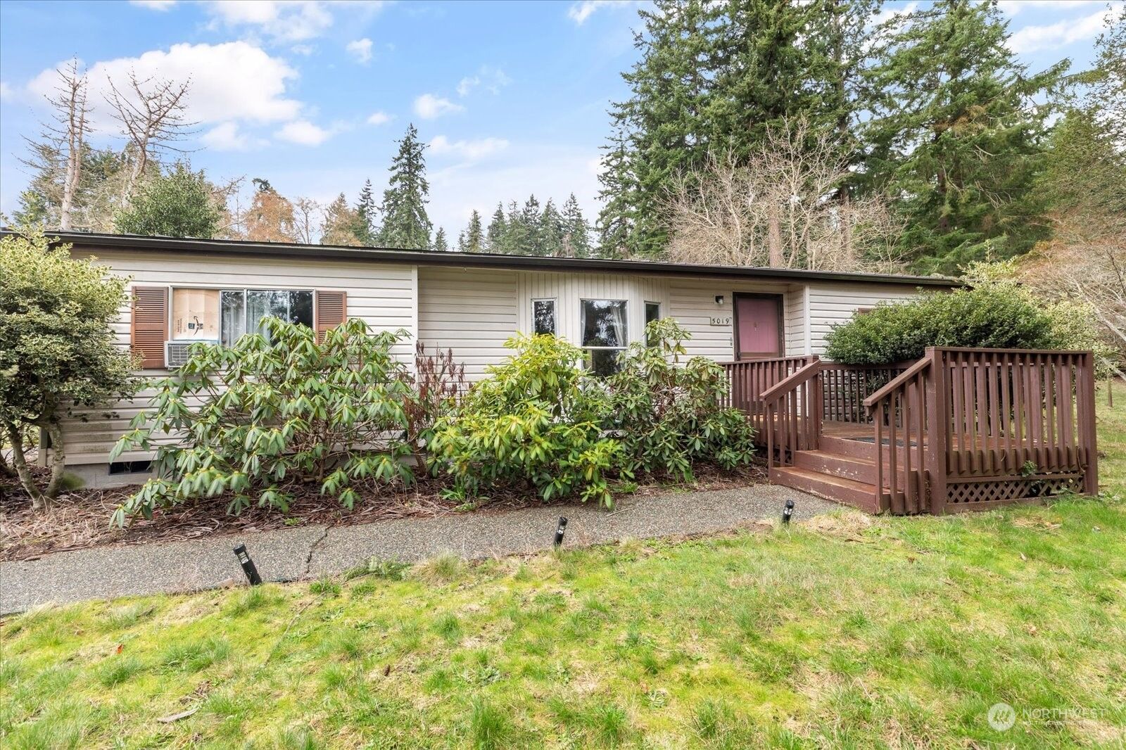 Property Photo:  5019 Cascade Place  WA 98277 