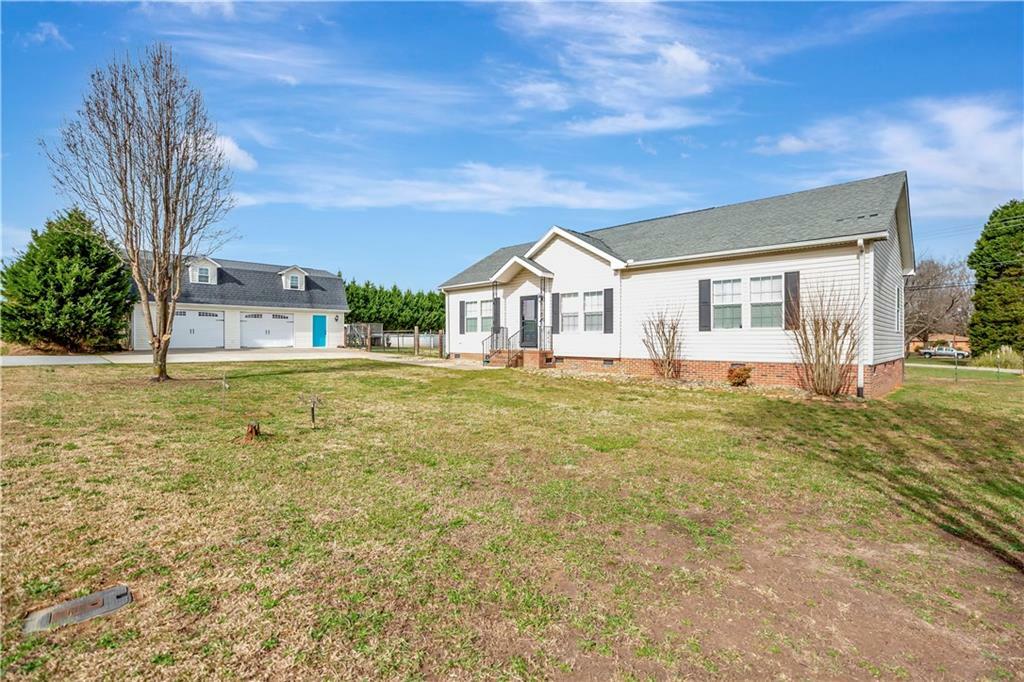 Property Photo:  627 Clinkscales Road  SC 29624 