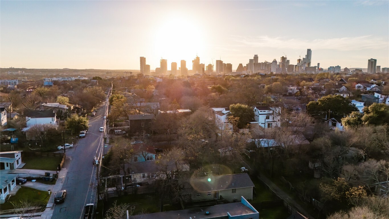 Property Photo:  2504 E 9th Street  TX 78702 