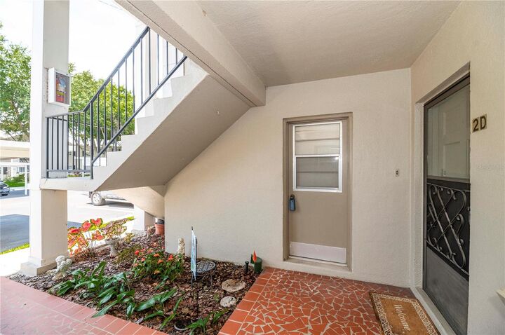Property Photo: 689 Lake Howard Drive NW 2D FL 33880