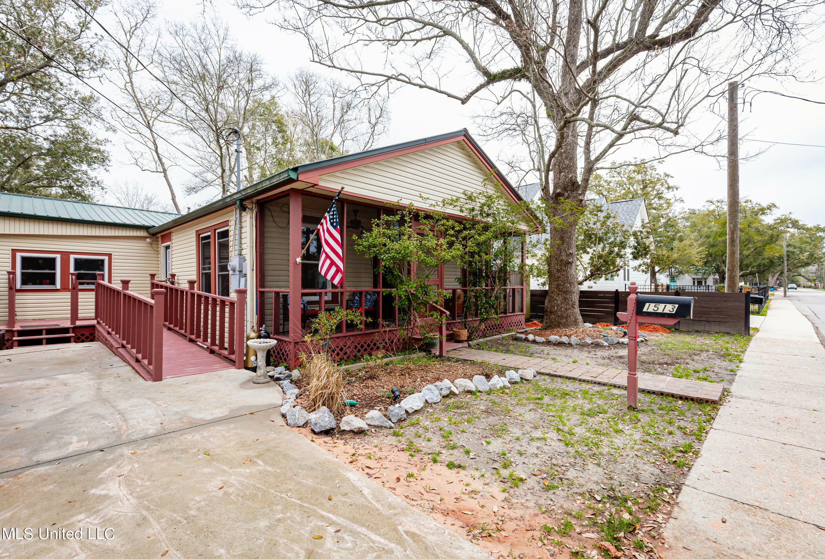 Property Photo:  1513 Porter Avenue  MS 39564 