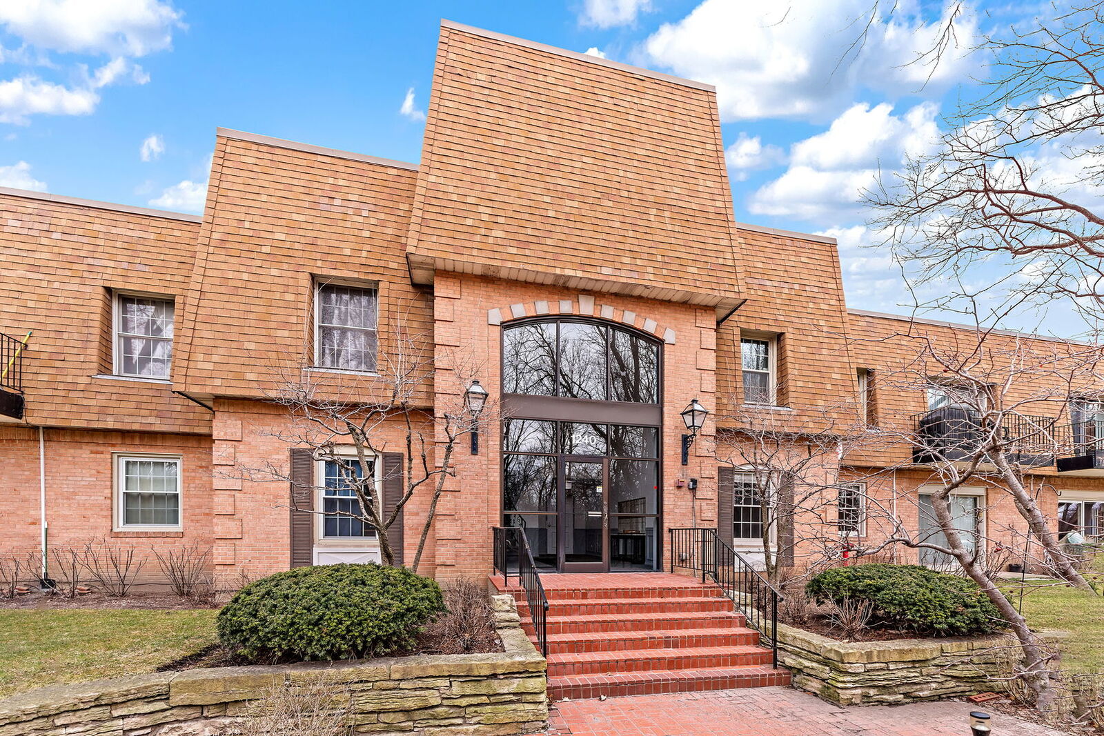 Property Photo:  1240 W Park Avenue 326  IL 60035 