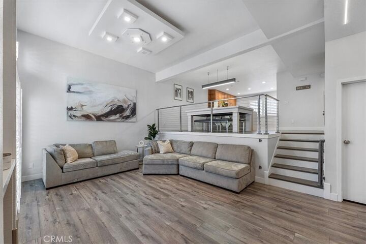 22243 1/4 Erwin St.  Woodland Hills CA 91367 photo