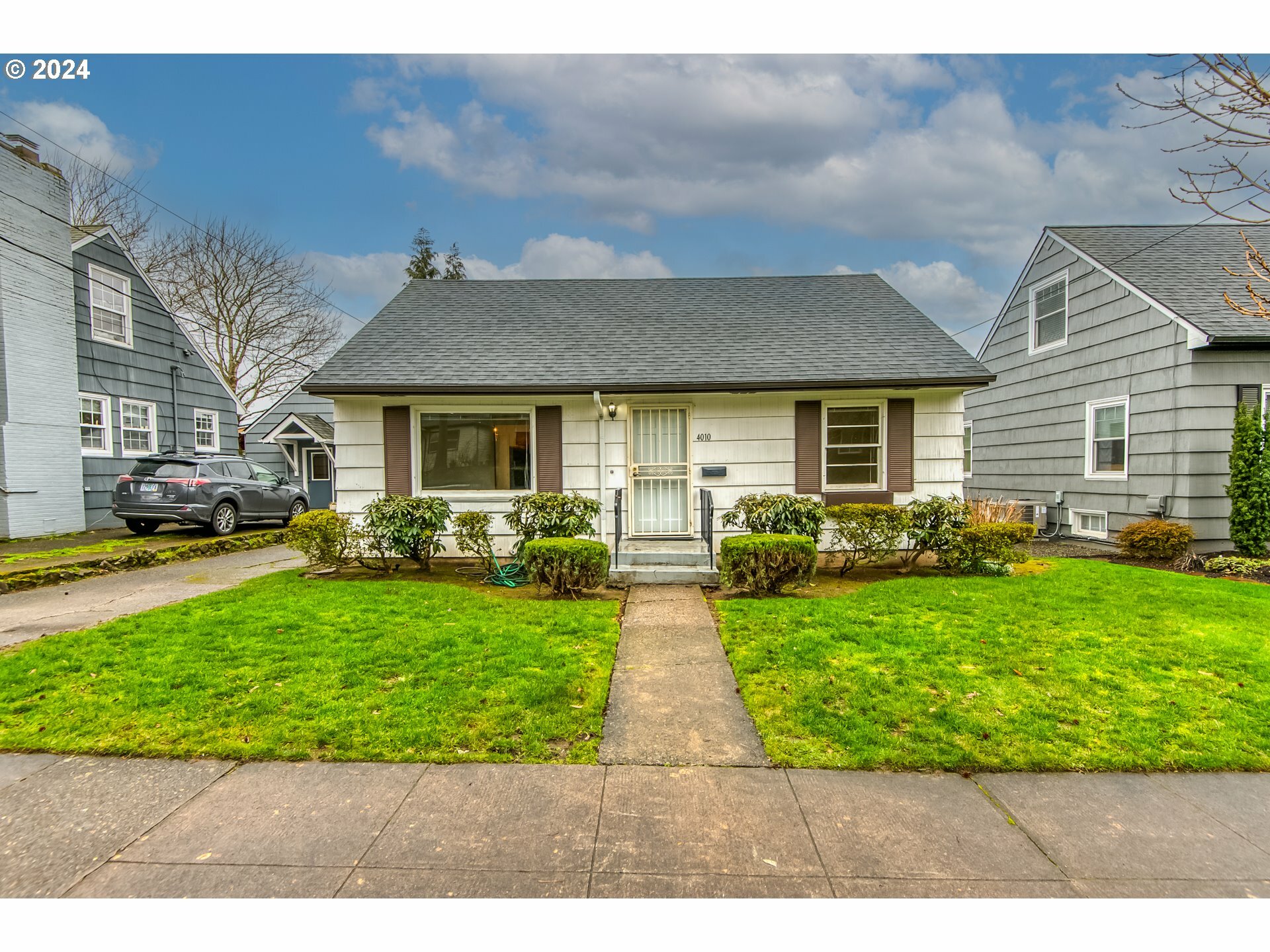 Property Photo: 4010 SE Flavel St OR 97202