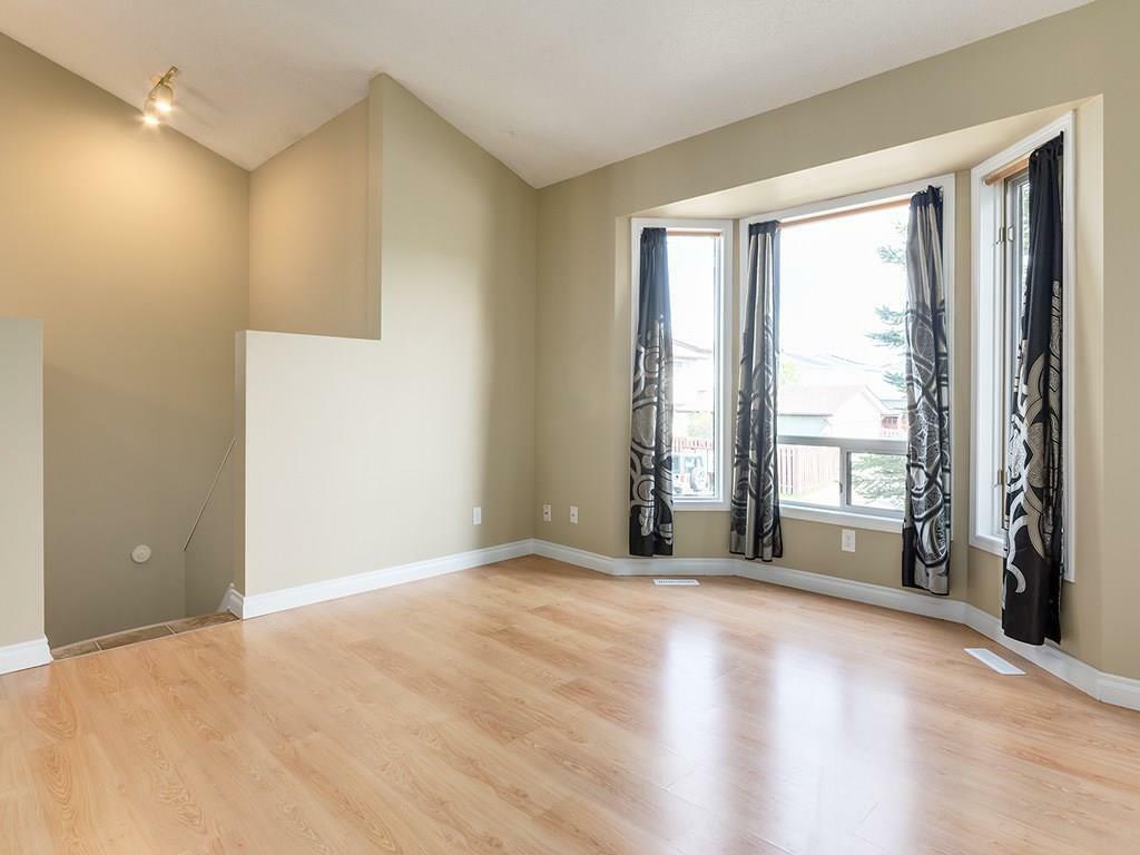 Photo de la propriété: 57 Falmere Way NE AB T3J 2Z2