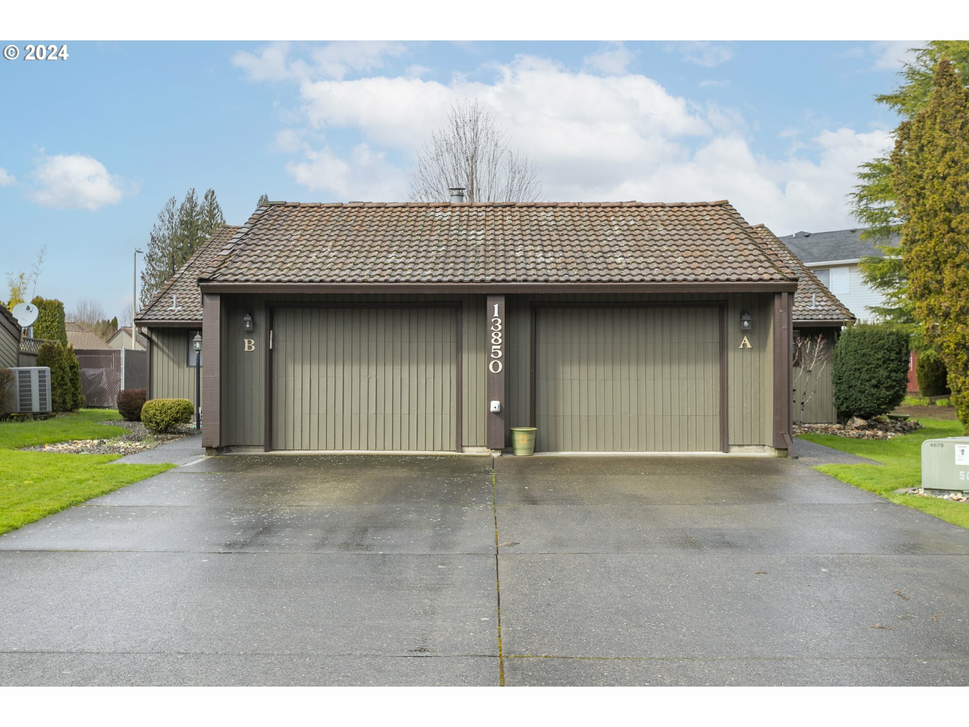 Property Photo: 13850 NW 10th Ct A WA 98685