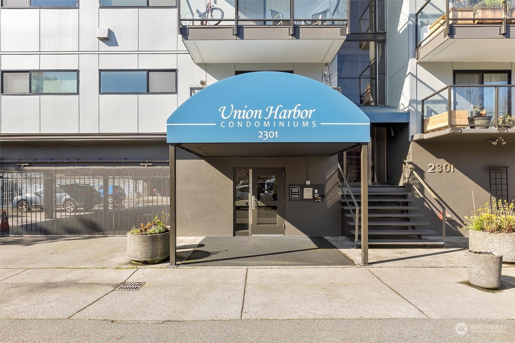 Property Photo: 2301 Fairview Avenue E 305 WA 98102