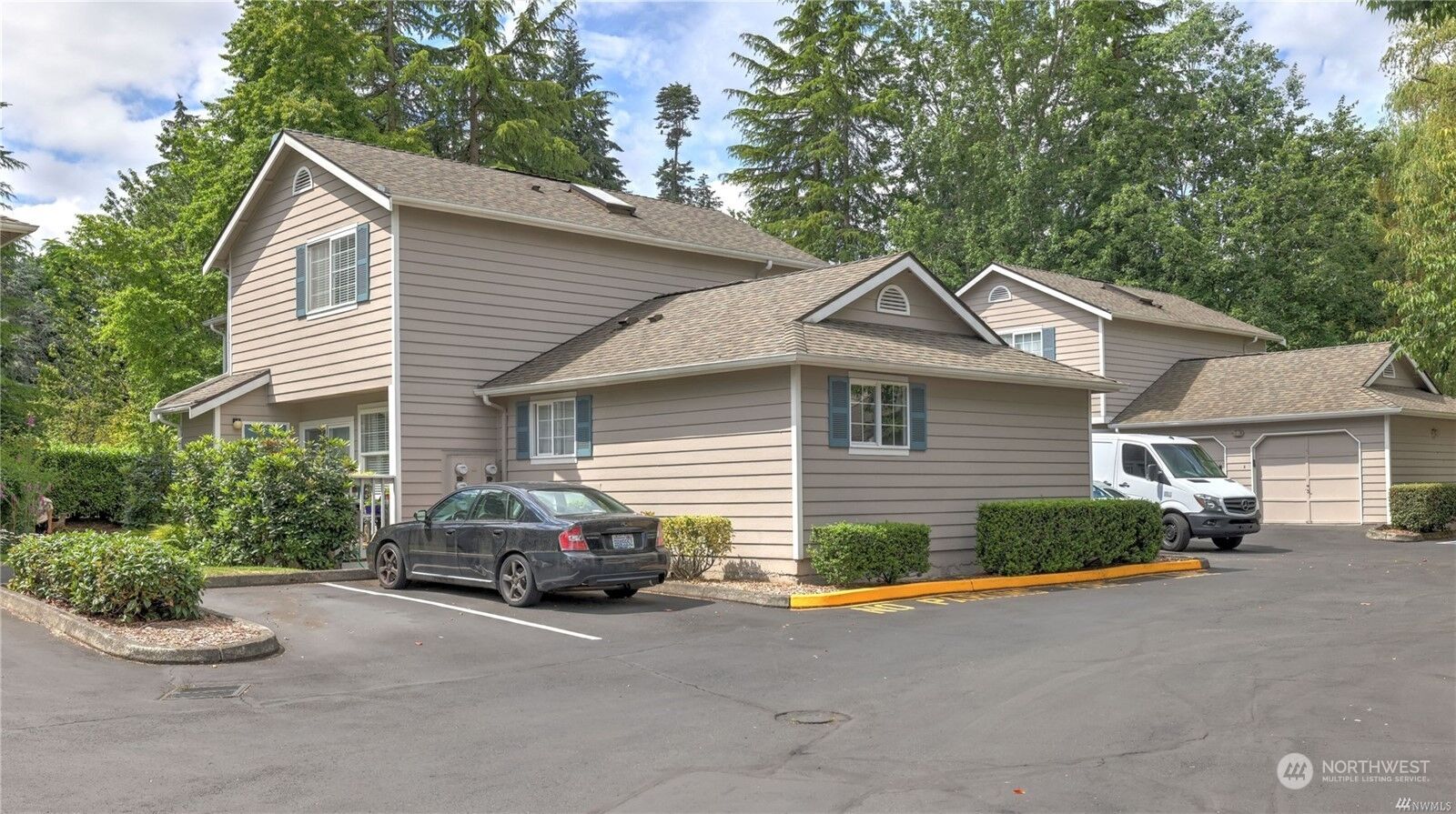Property Photo:  7121 NE 171st Lane  WA 98028 