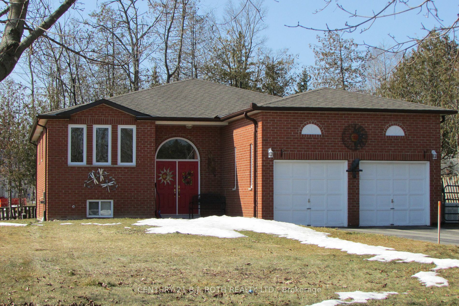 4 Campbell Ave  Oro-Medonte ON L0L 1T0 photo