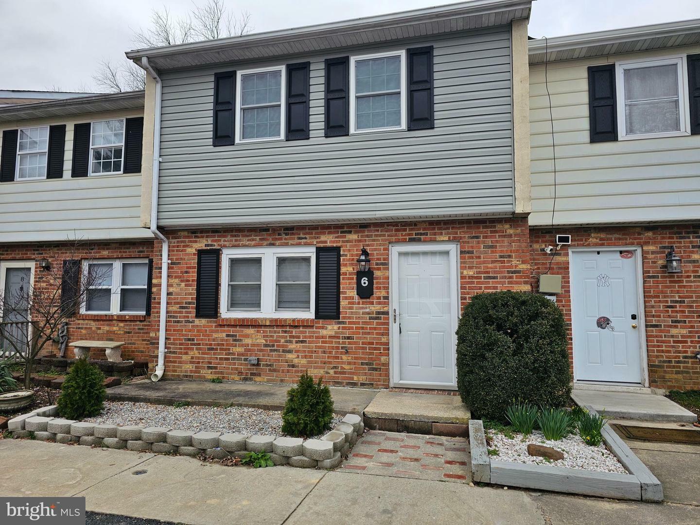 Property Photo: 6 James Court DE 19702