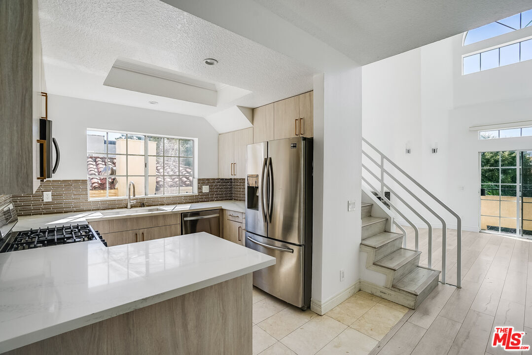 Property Photo: 1034 S Shenandoah St 5 CA 90035