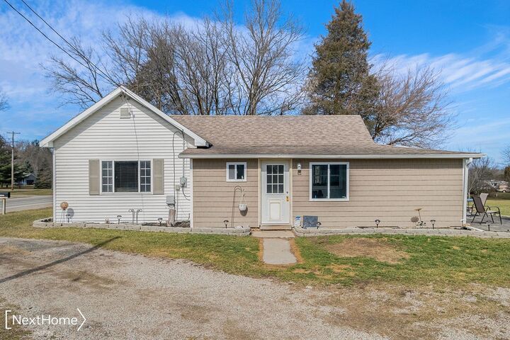 11046 Seymour  Montrose MI 48457-9065 photo