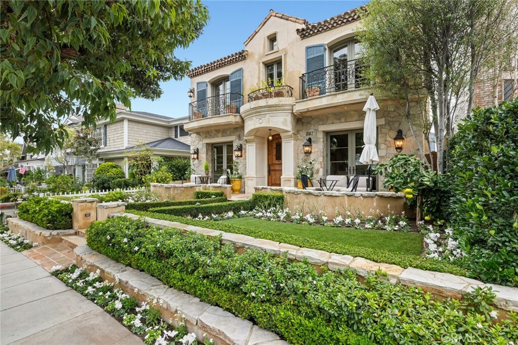 227 Poinsettia Avenue  Corona Del Mar CA 92625 photo