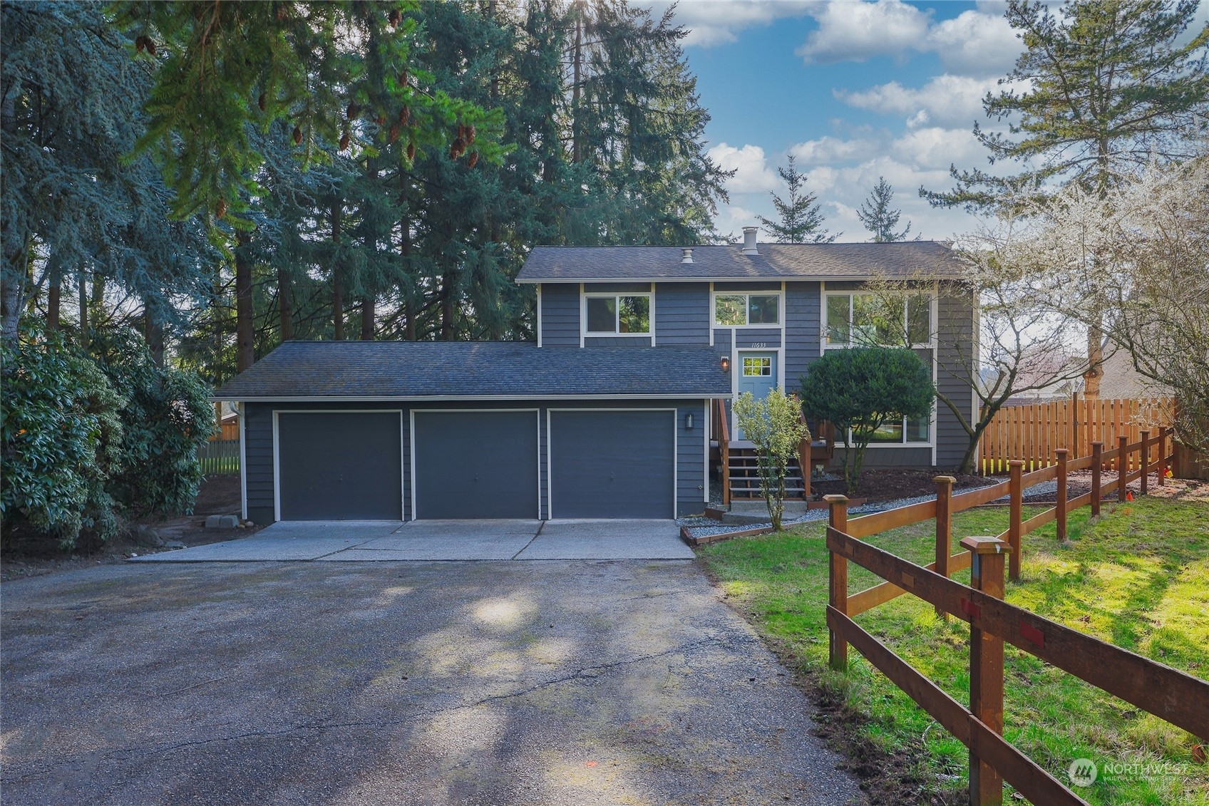 Property Photo:  11633 NE 140th St  WA 98034 