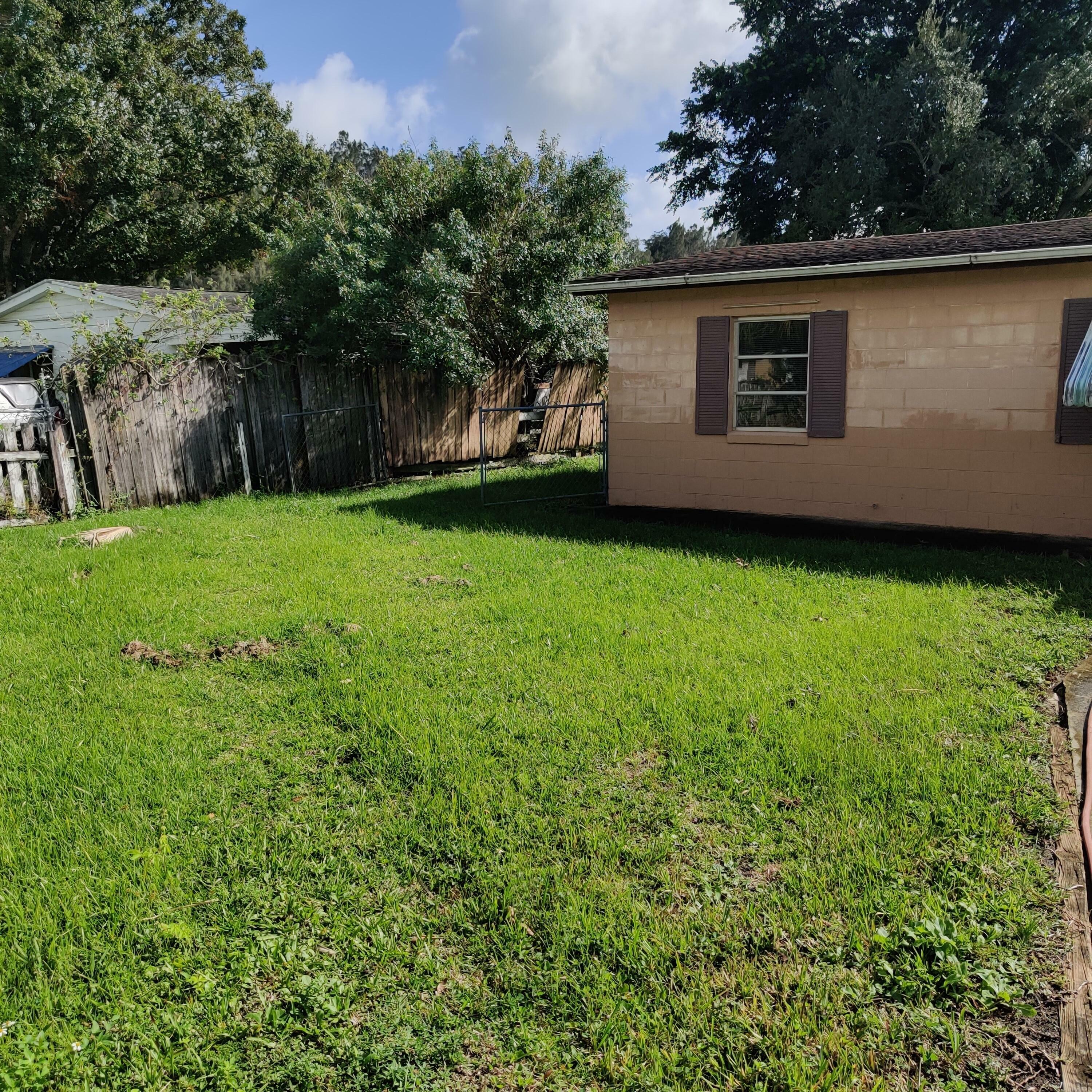 Property Photo:  2307 Elizabeth Avenue  FL 34982 