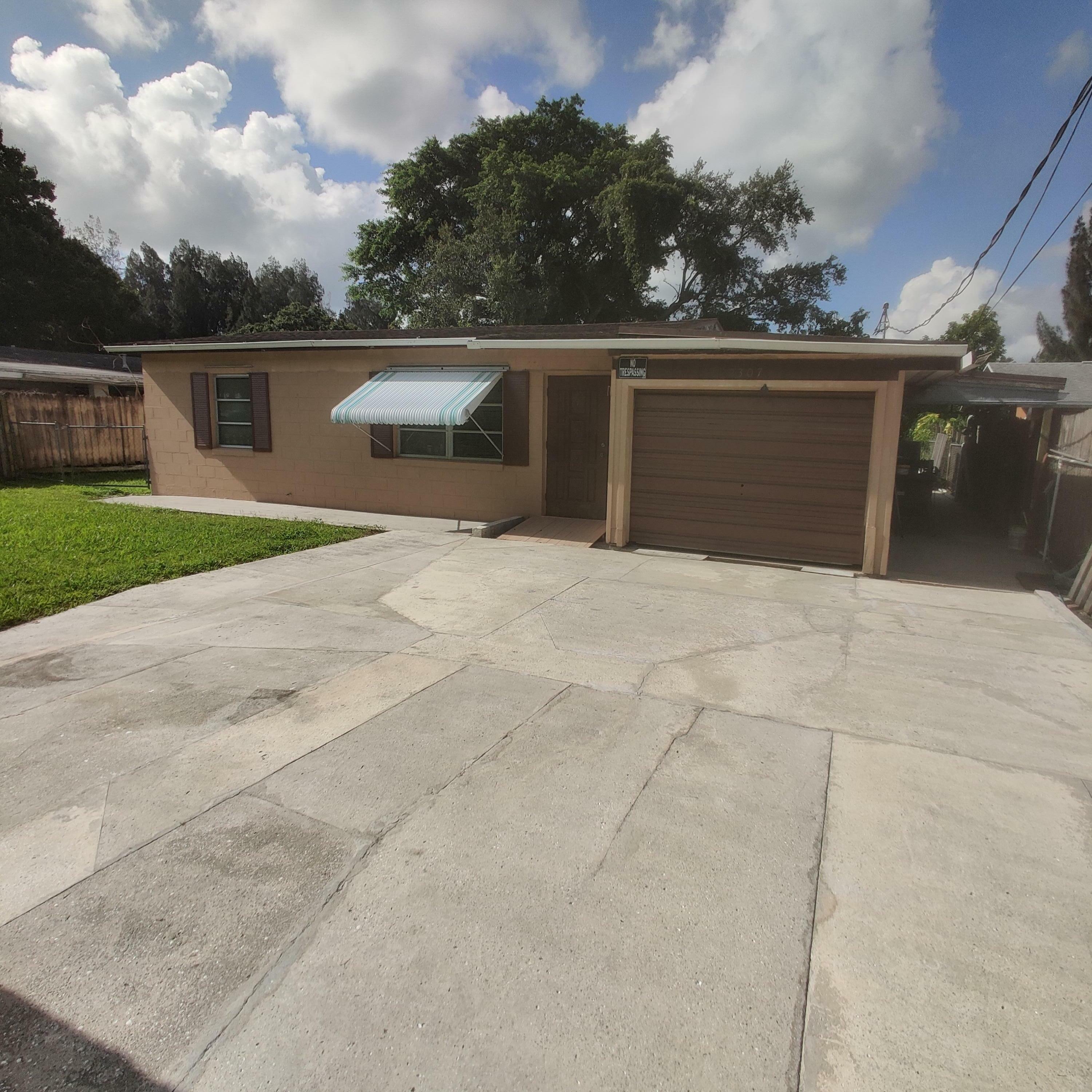 Property Photo: 2307 Elizabeth Avenue FL 34982