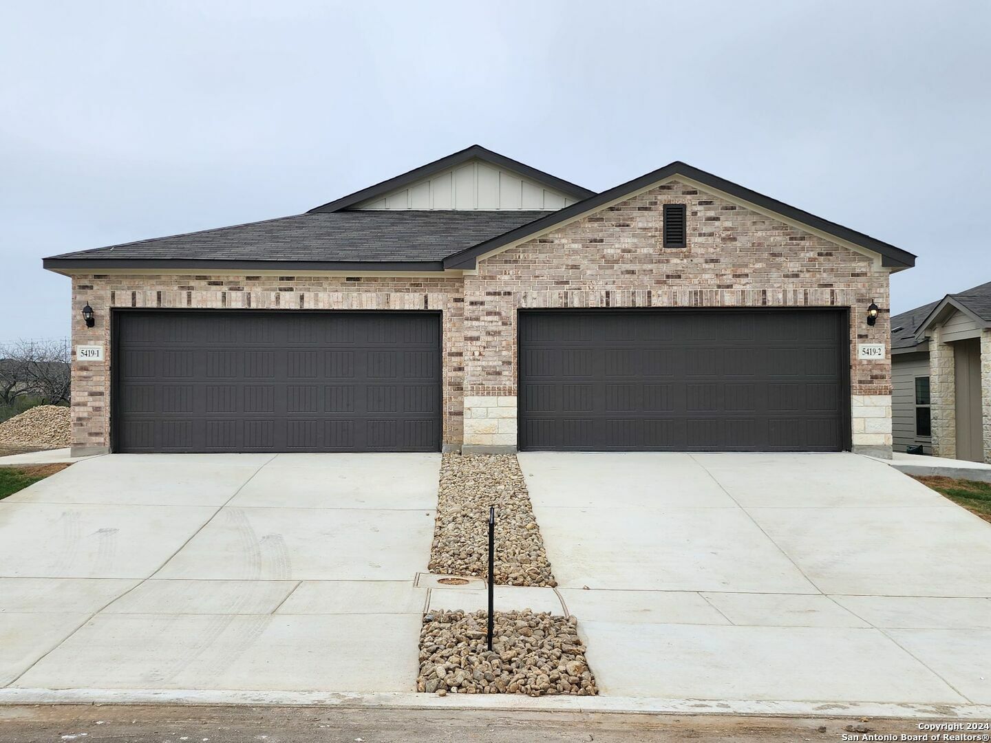 Property Photo:  5419 E Devils Gate  TX 78109 