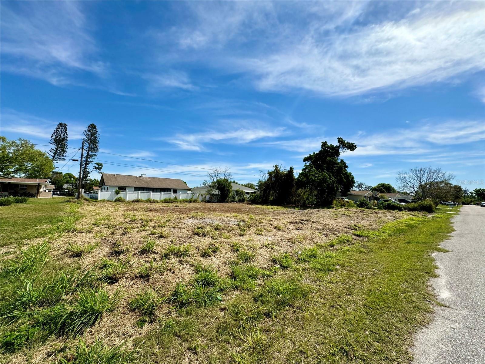 Property Photo:  Roslyn Road  FL 34293 