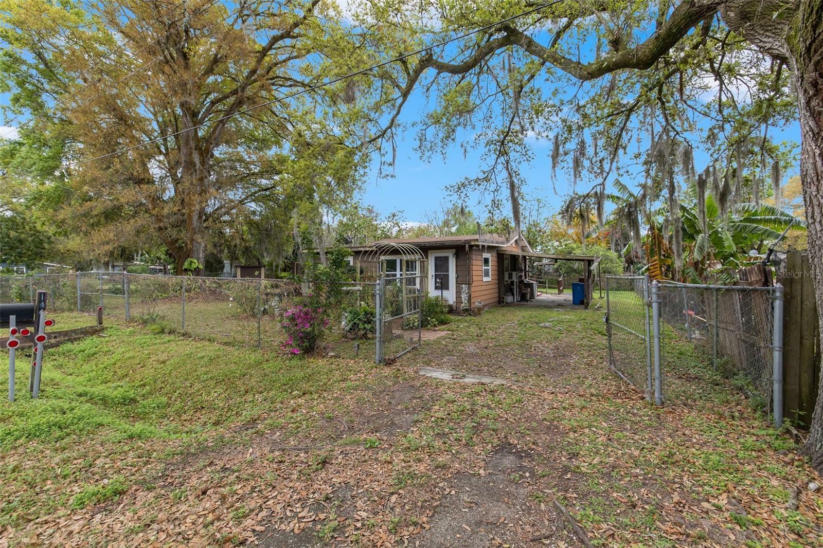 Property Photo:  1411 Grant Street  FL 33527 