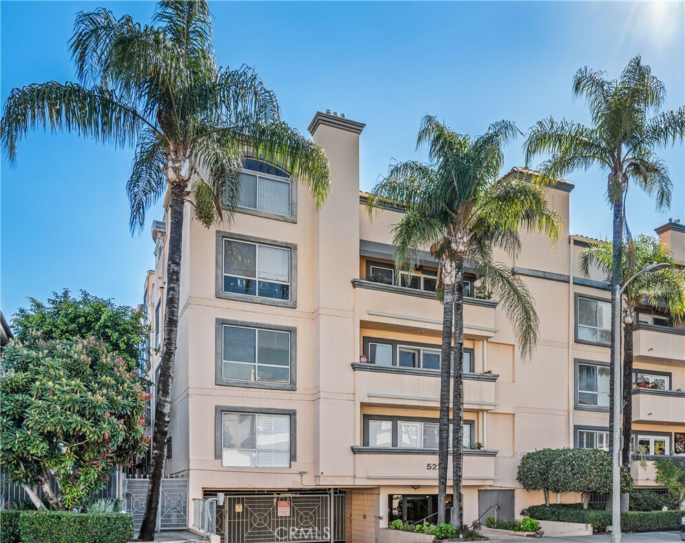 Property Photo: 5224 Zelzah Ave 309 CA 91316