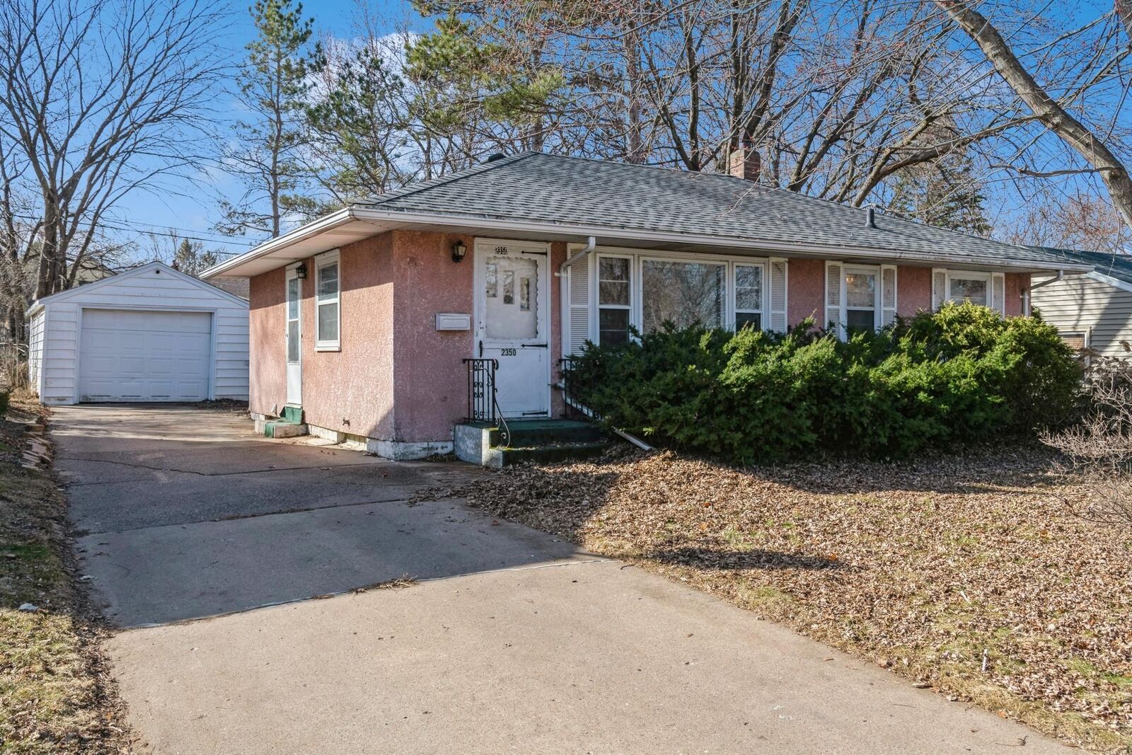 Property Photo: 2350 Cowern Place E MN 55109