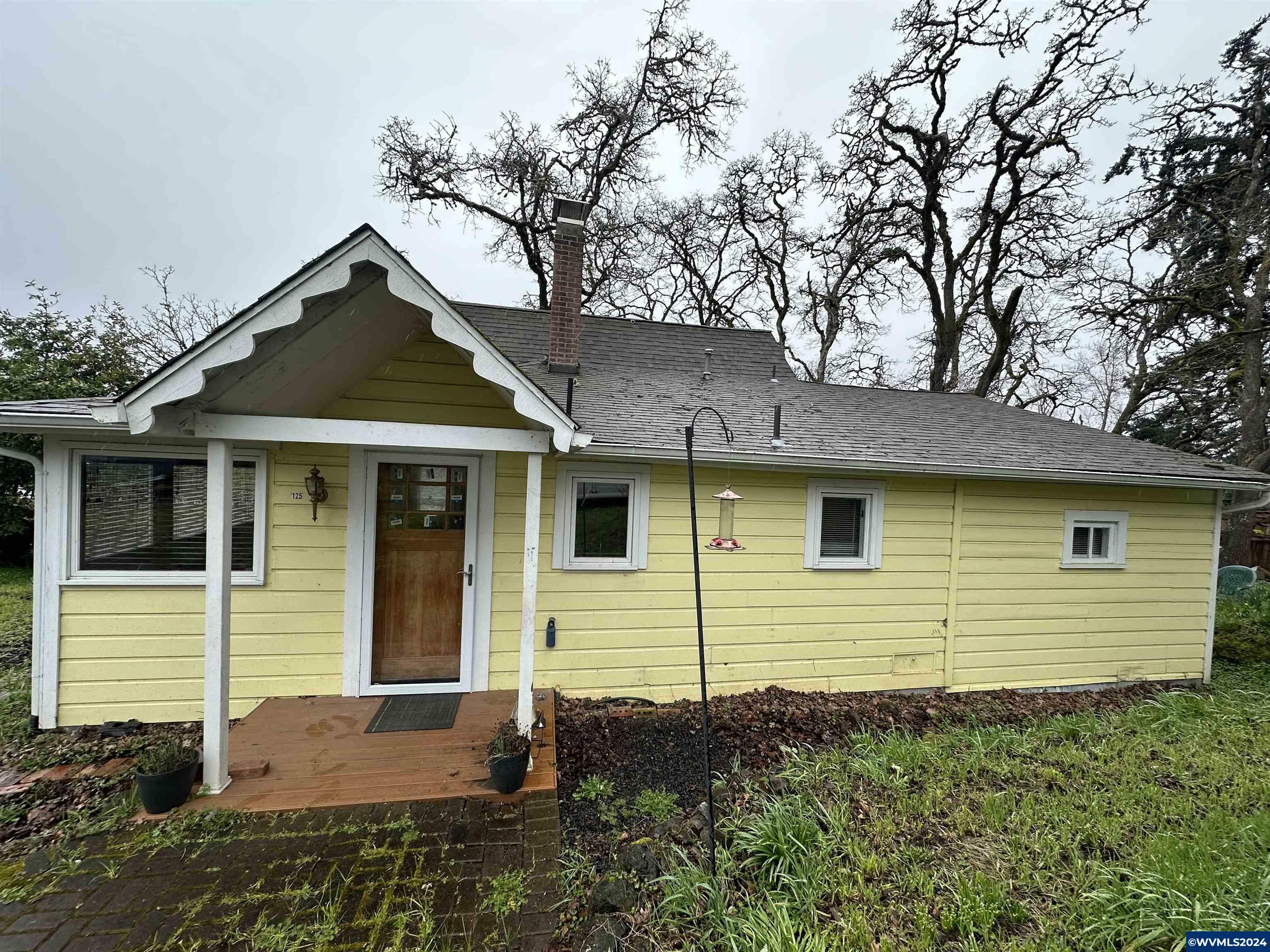 Property Photo:  125  Eola Dr NW  OR 97304 