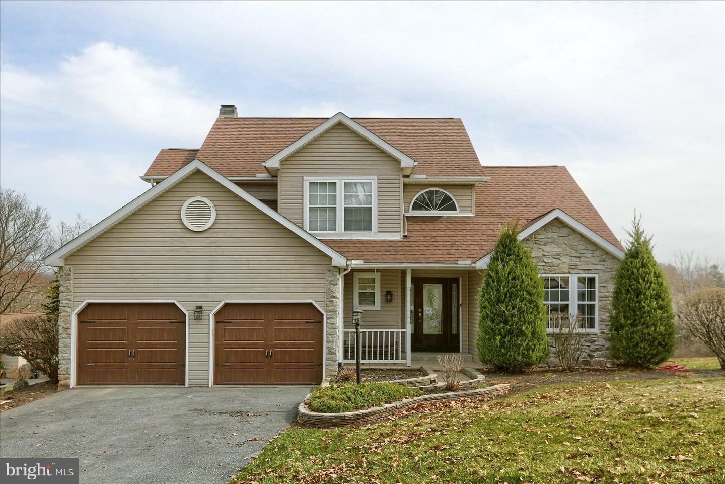 Property Photo:  20 Turnberry Drive  PA 17319 