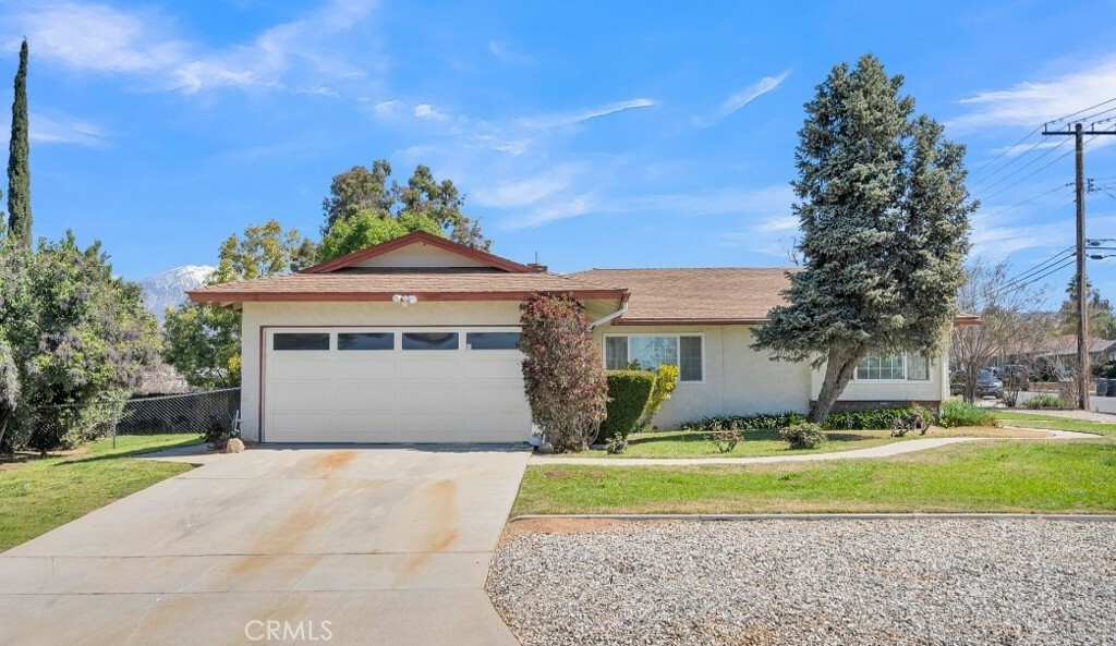 Property Photo: 35040 Buena Mesa Drive CA 92320