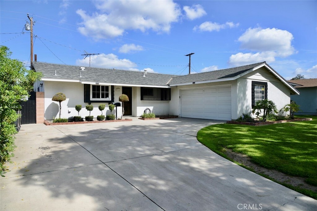 Property Photo:  1437 W Southgate Avenue  CA 92833 