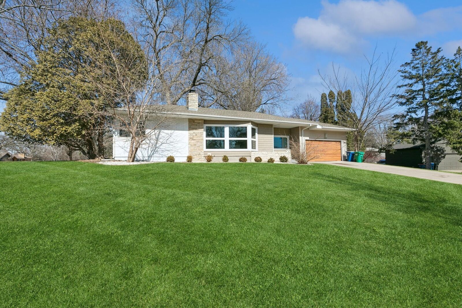 Property Photo:  4520 Elmdale Road  MN 55422 