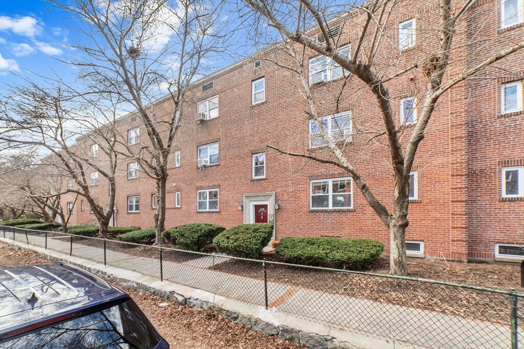 Property Photo: 9 Alton Ct 4 MA 02446