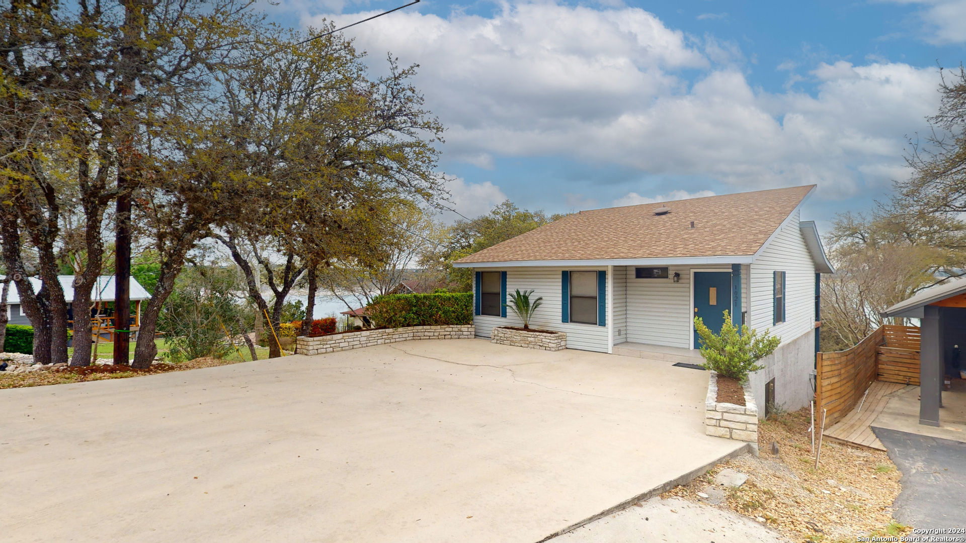 Property Photo:  1021 Hillcrest Forest  TX 78133 