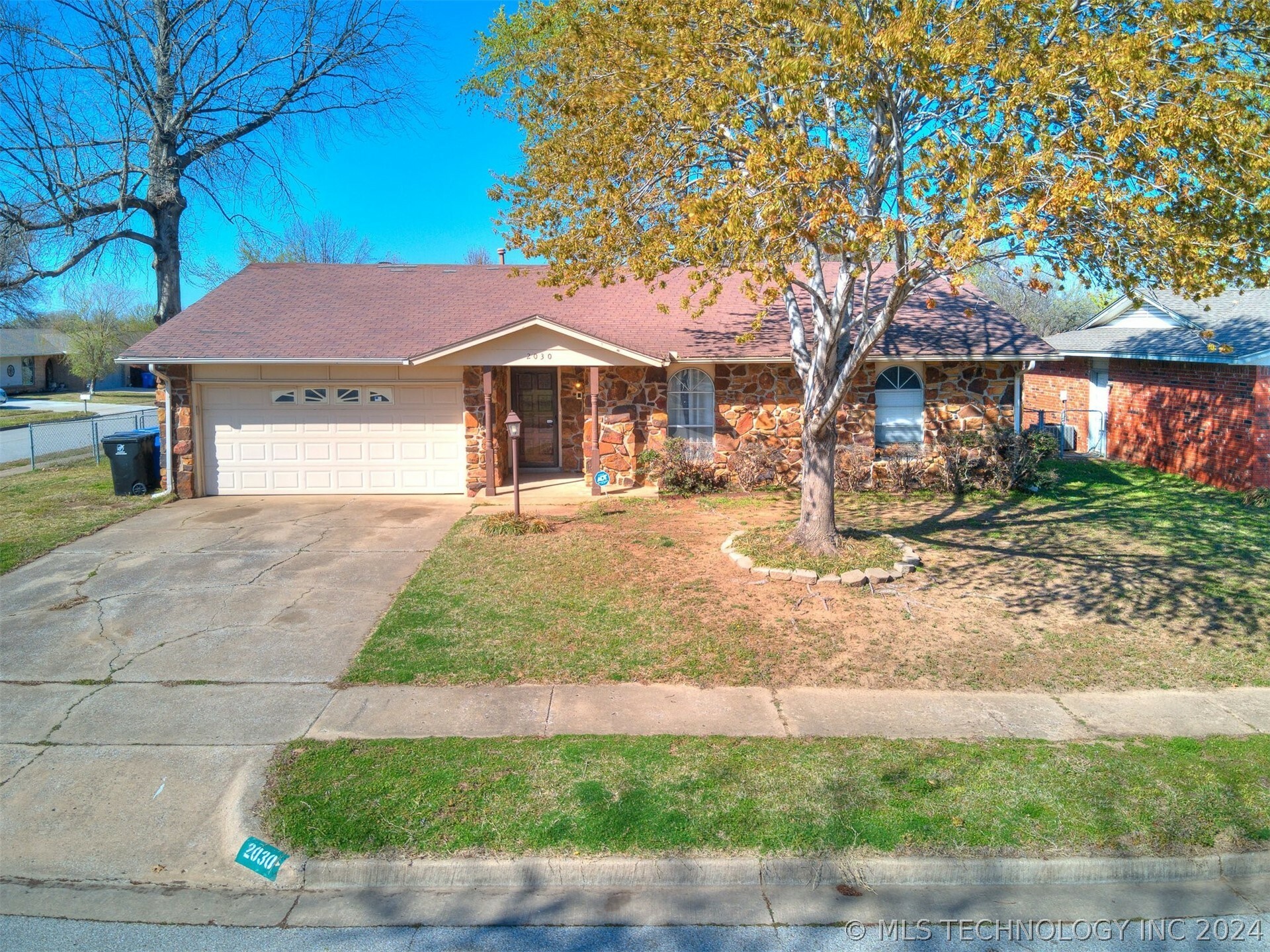 Property Photo:  2030 W Toledo Place  OK 74012 