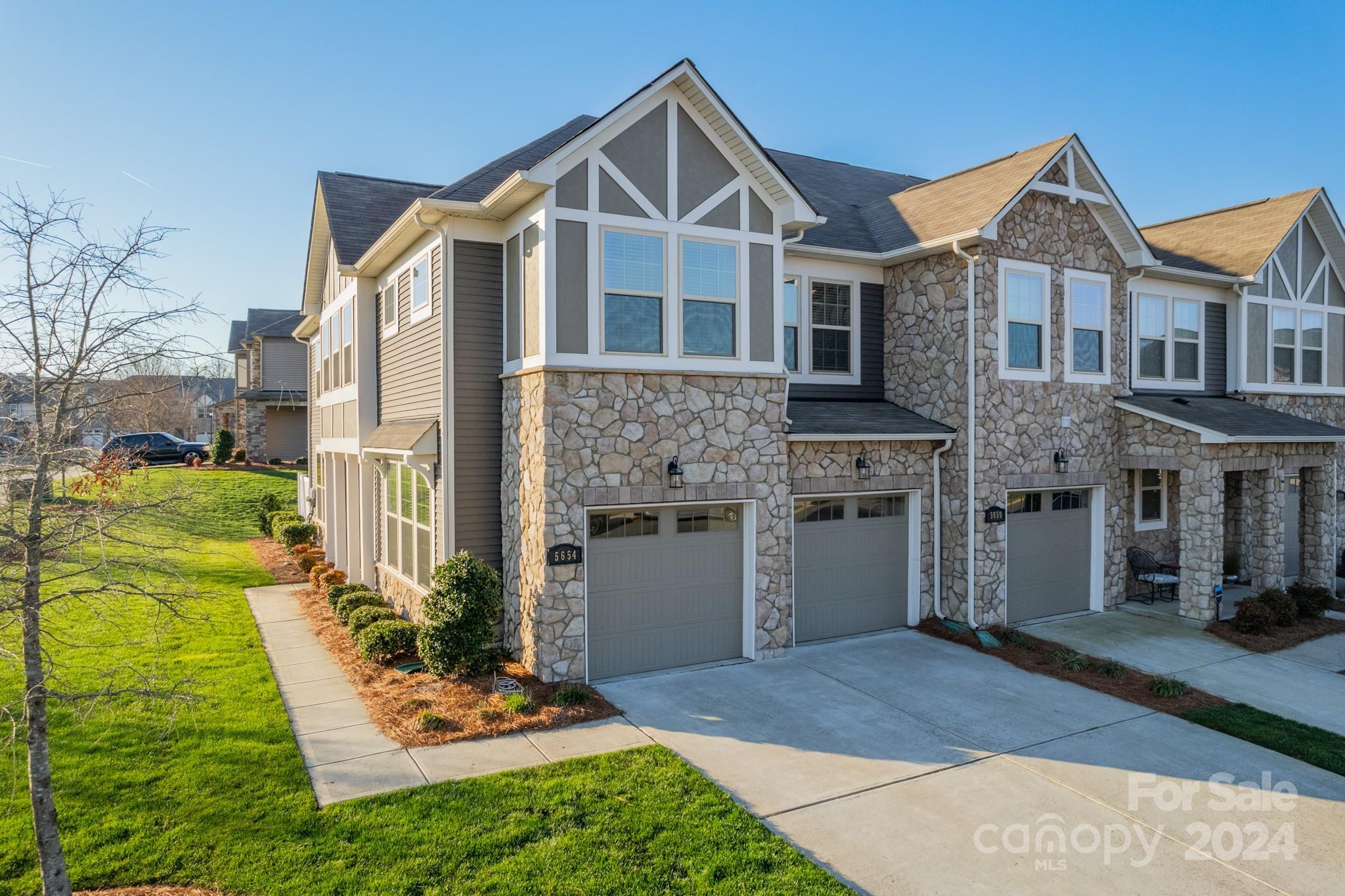 Property Photo: 5654 Garrow Glen Road NC 28278