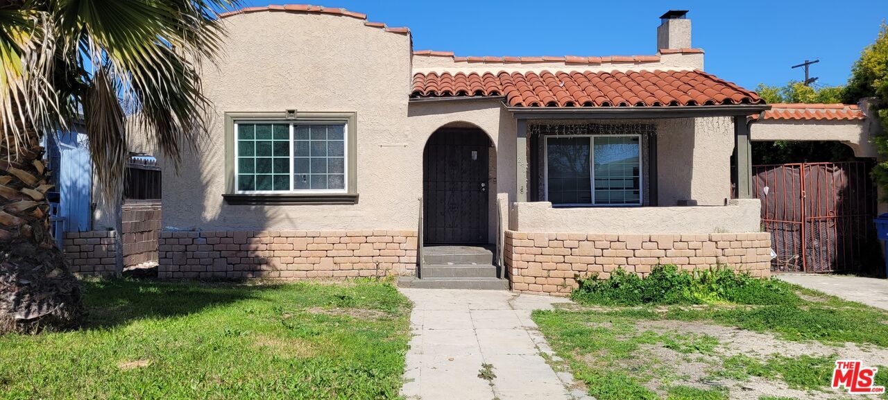 Property Photo:  2417  W 75th St  CA 90043 