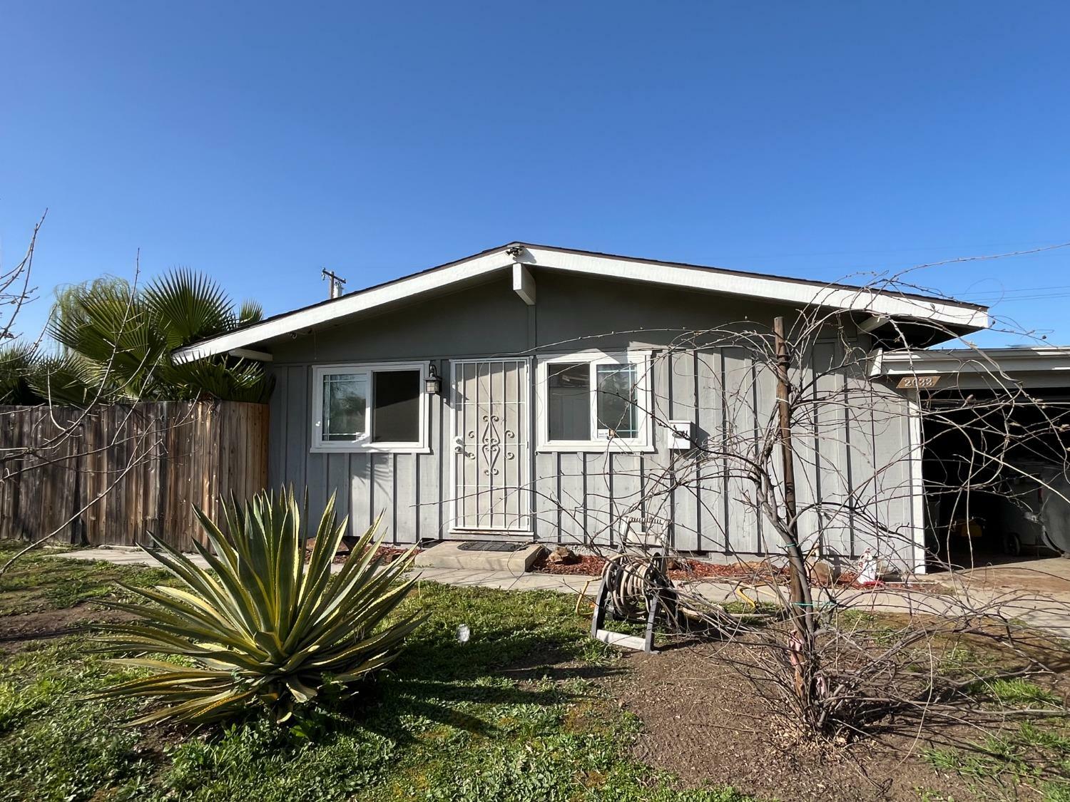 Property Photo:  2633 E Lansing Way  CA 93726 