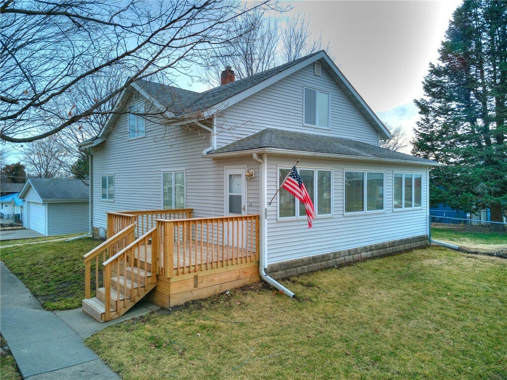 Property Photo:  602 W Marion Street  IA 50170 