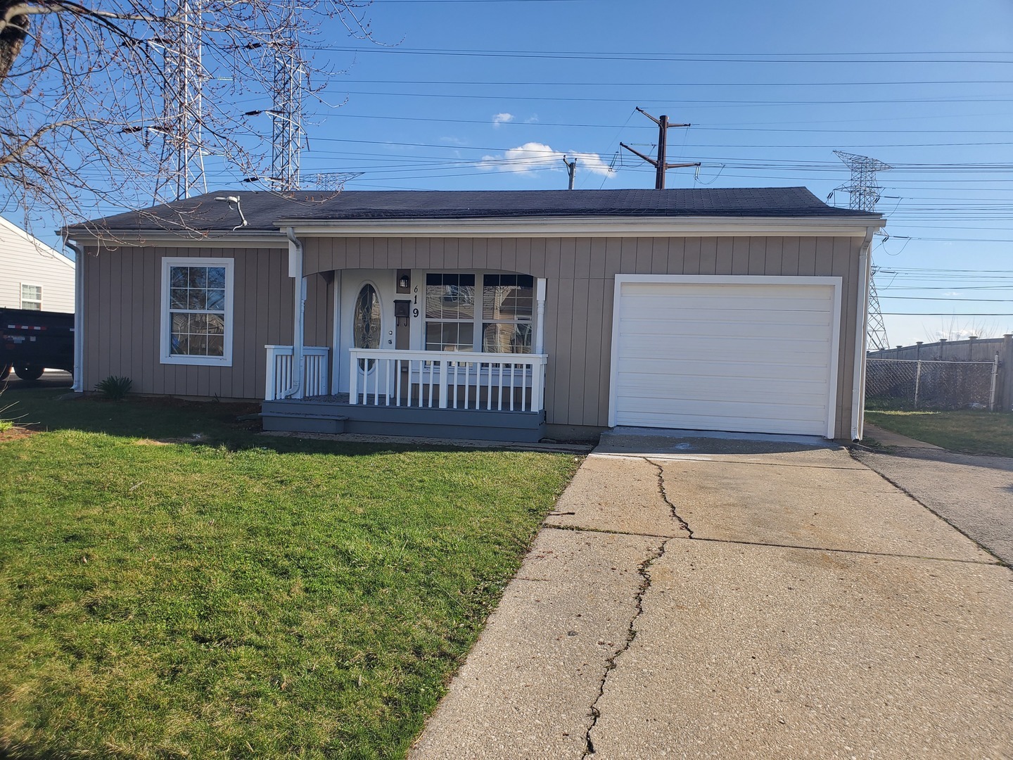 Property Photo:  619 Hamrick Avenue  IL 60446 