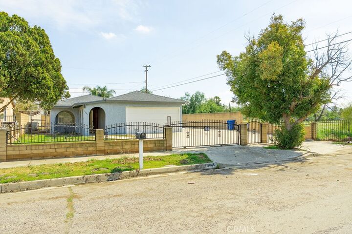 Property Photo:  9845 Arbor Avenue  CA 92335 
