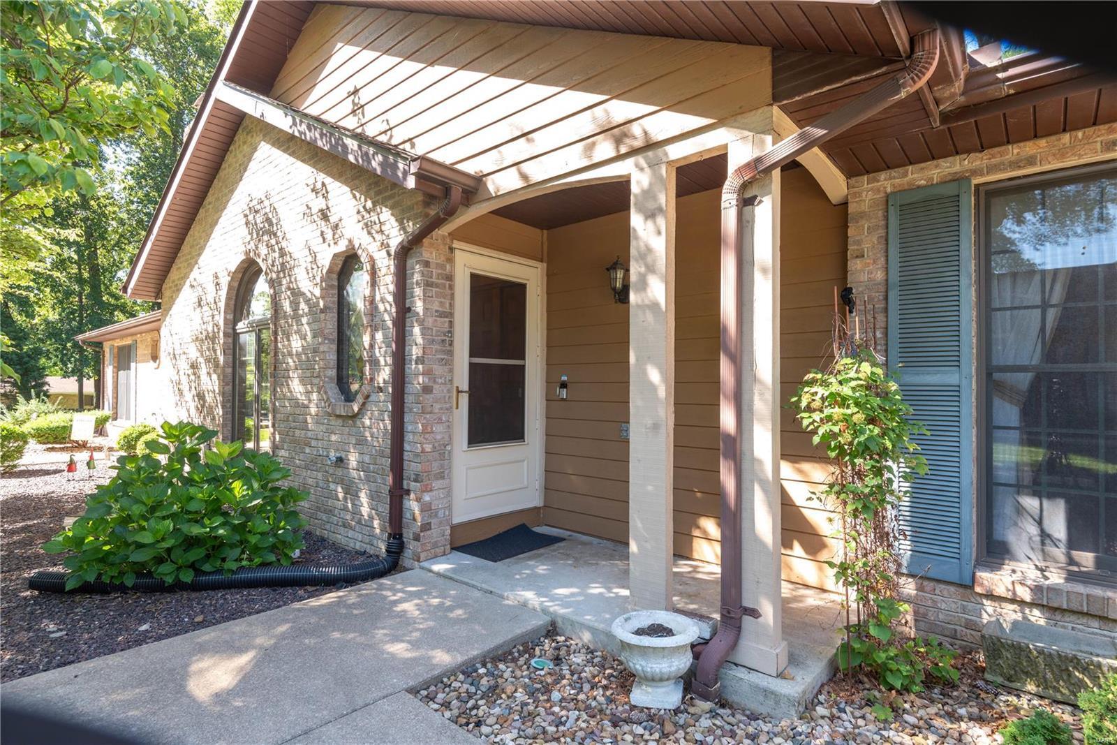 Property Photo: 2102 W Boulevard W IL 62221
