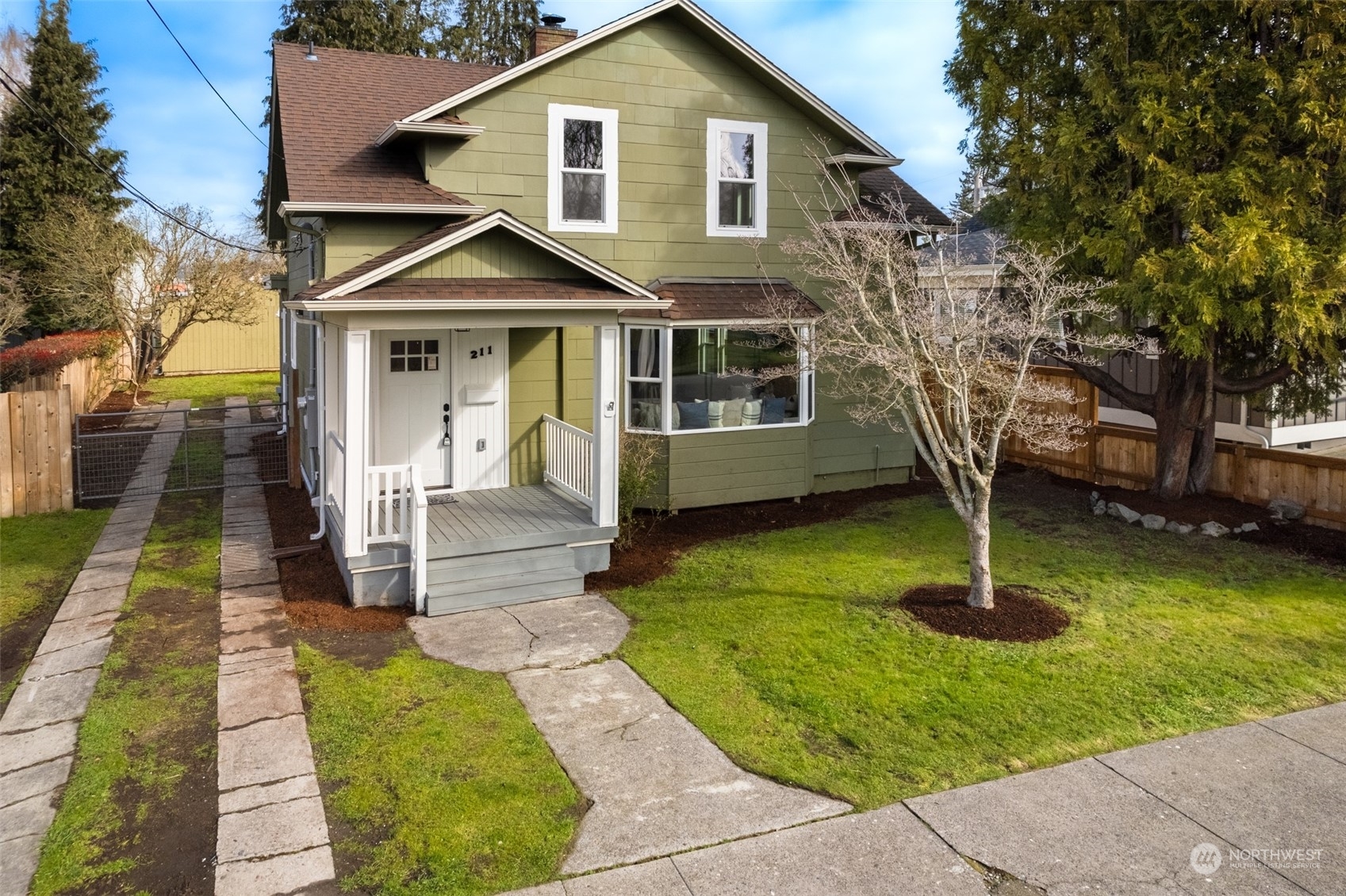 Property Photo:  211 4th Avenue SE  WA 98372 