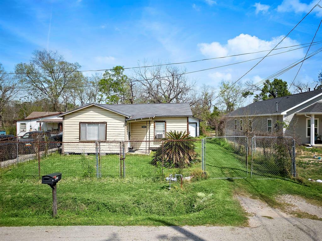 Property Photo:  7819 Sparta Street  TX 77028 