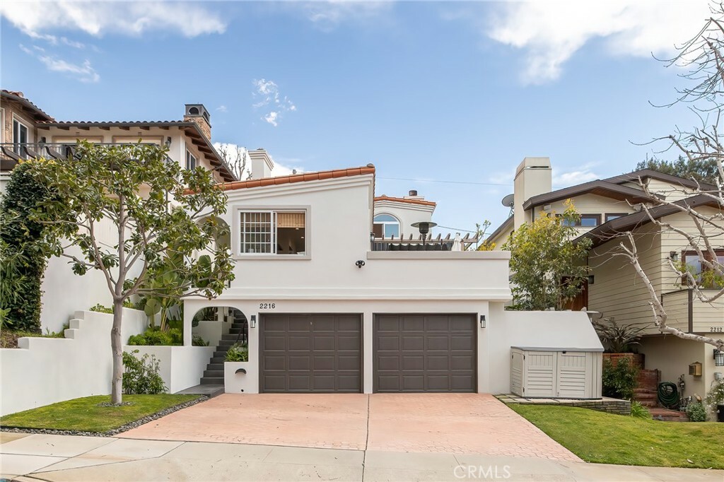 Property Photo:  2216 N Ardmore Avenue  CA 90266 