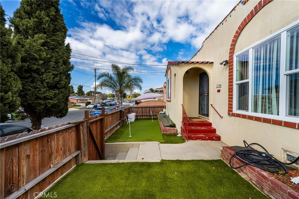 Property Photo:  1048 Ronan Avenue  CA 90744 