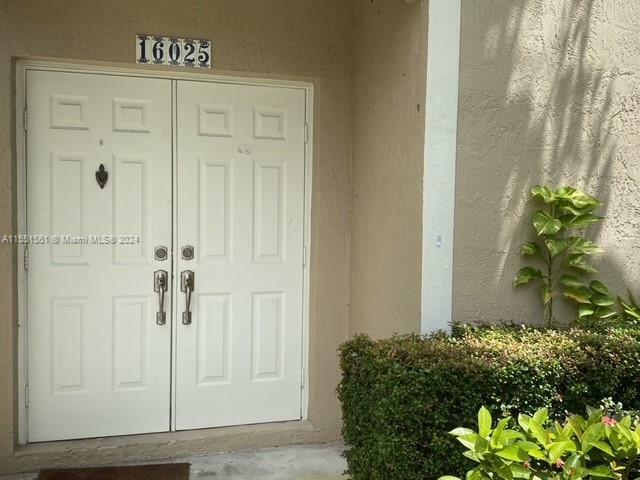 Property Photo: 16025 Emerald Cove Rd FL 33331