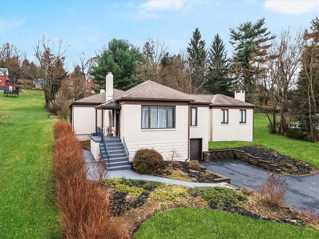 Property Photo:  2025 Washington Rd  PA 15241