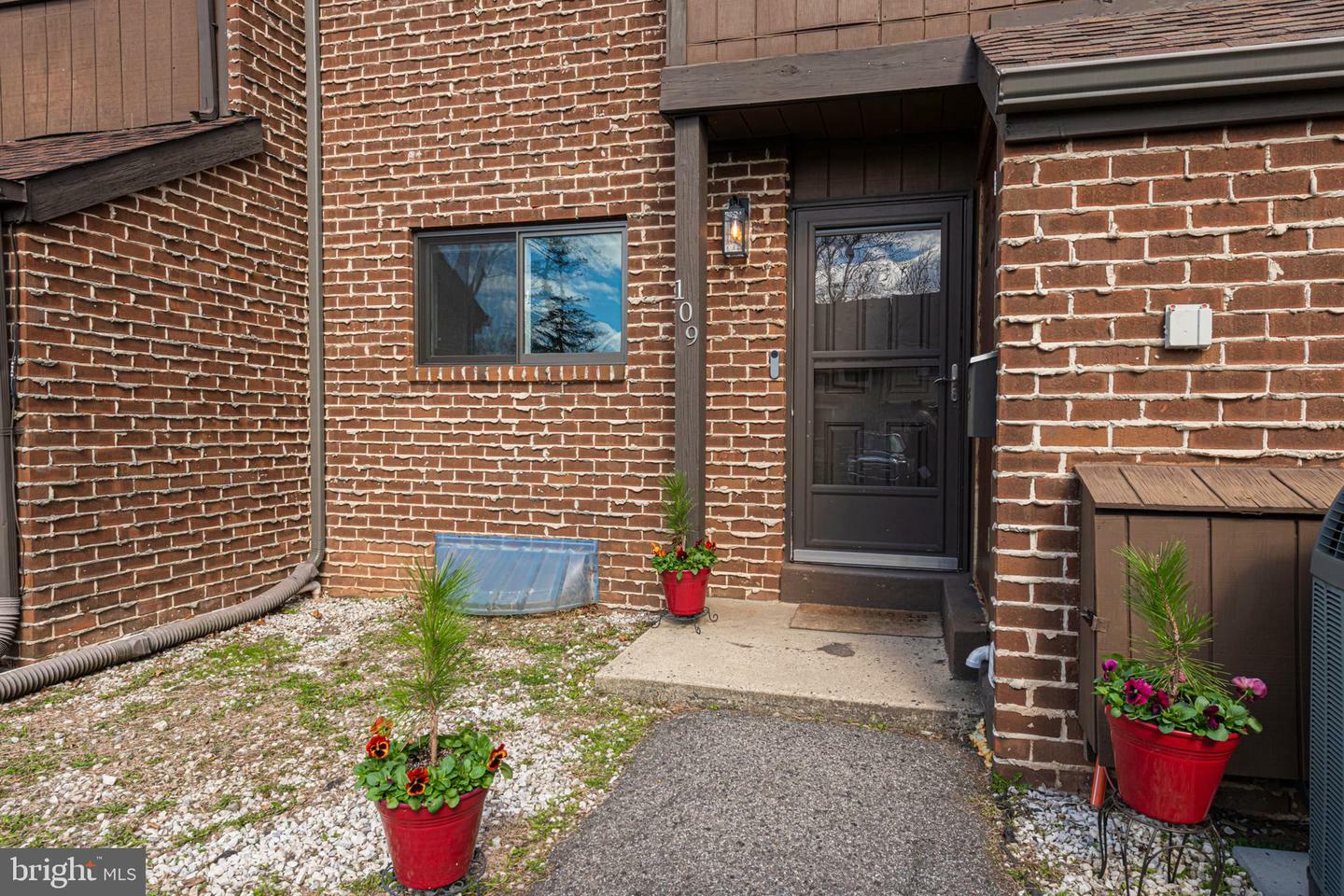 Property Photo:  109 Sycamore Court  PA 19426 