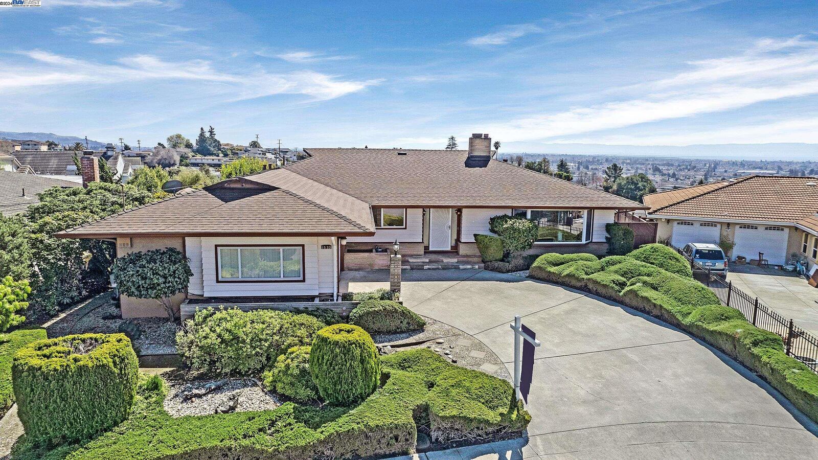 Property Photo:  1533 Darius Ct  CA 94577 